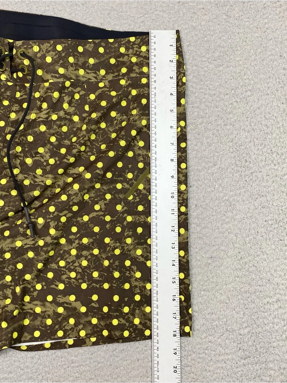 Lululemon Board Shorts Men's Size 36 Yellow Beach Swim Summer Surf Linerless EUC